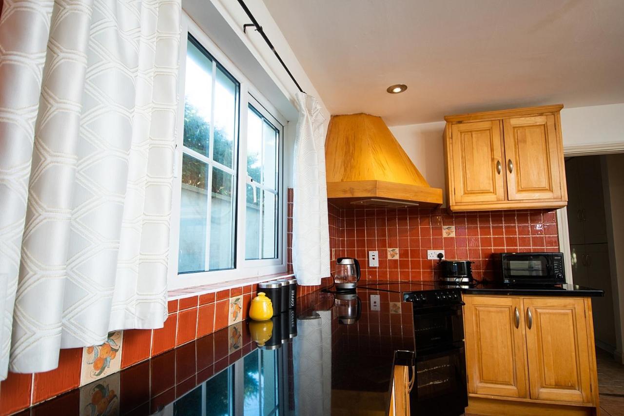 Bradog House - Beautiful 4 Bedroom House In Central בונדוראן מראה חיצוני תמונה